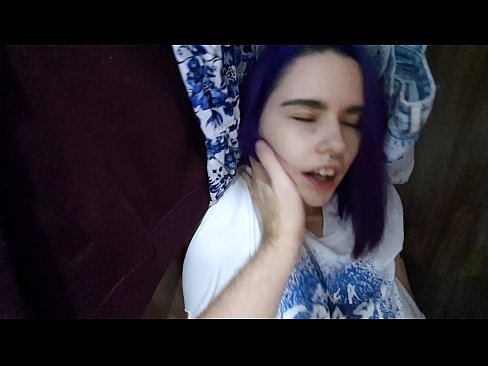 ❤️ Fann systur mína í skápnum og hjálpaði henni að koma ❤️❌ Fjandinn myndband hjá okkur ☑